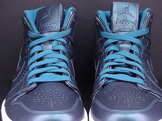 Air Jordan 1 Mid Nouveau 'Space Blue'