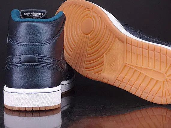 Air Jordan 1 Mid Nouveau 'Space Blue'